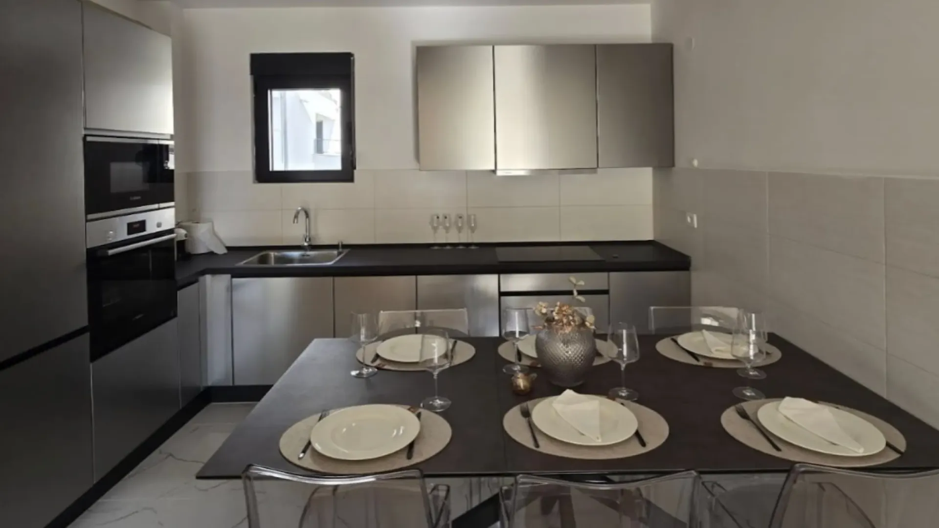 Rent, two bedroom apartment, 61m², Pod Kuk, Tivat