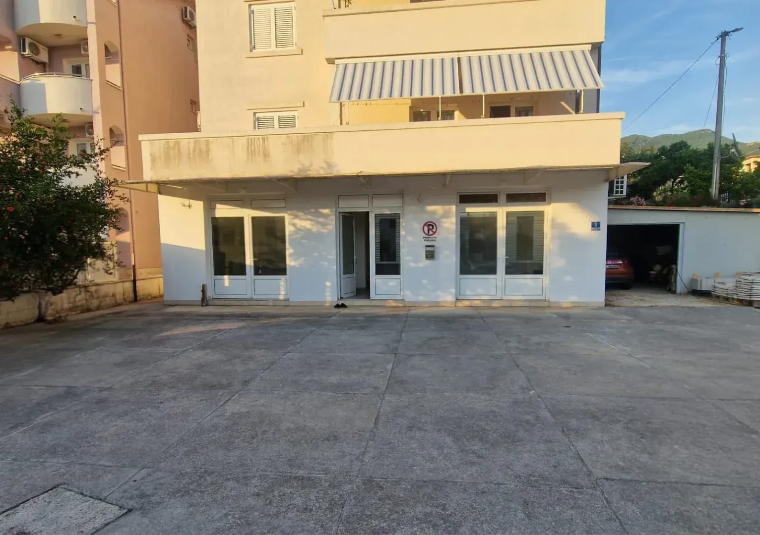 Izdavanje, poslovni prostor, 80m², Tivat, Crna Gora