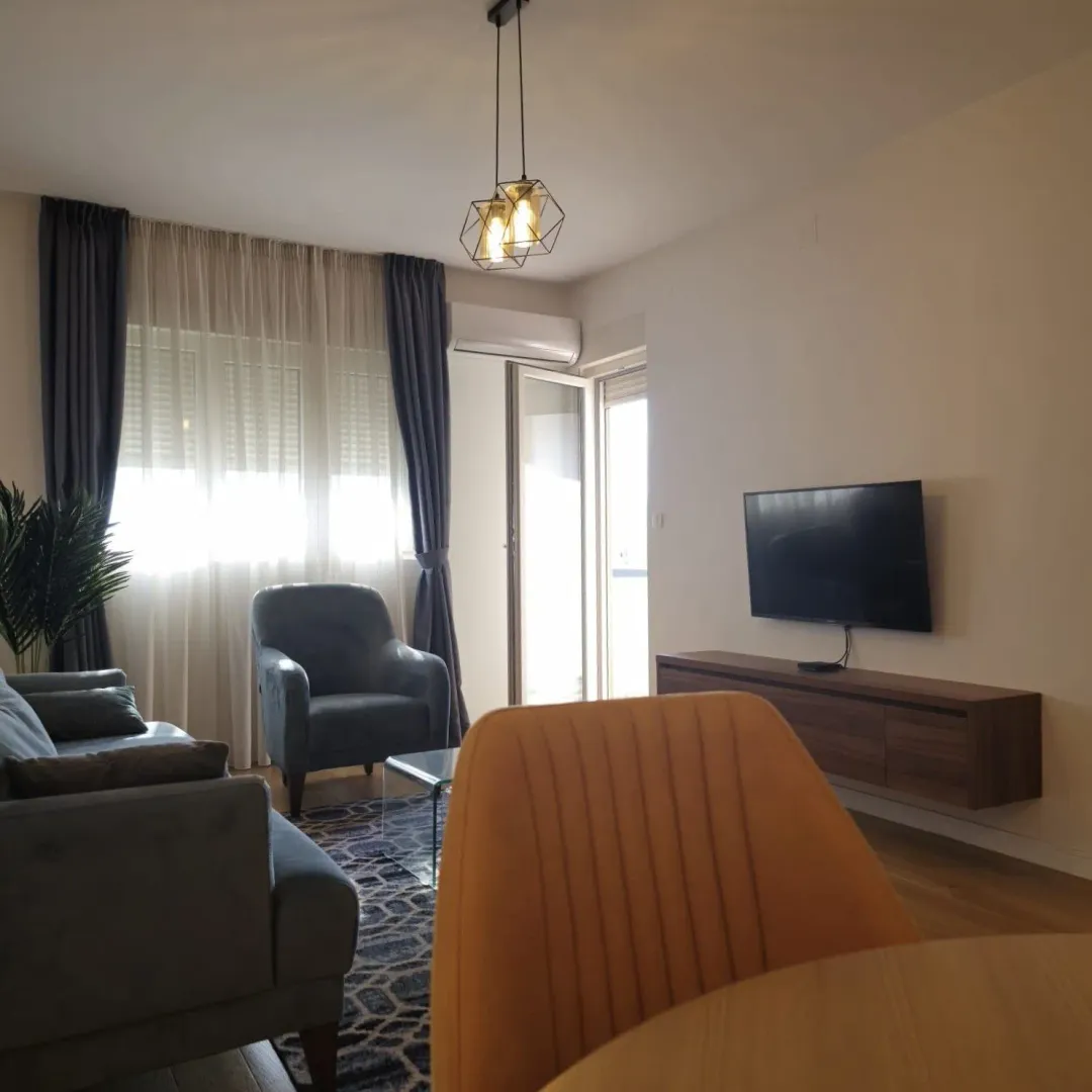 Izdavanje, jednosoban stan, 54m², Central Point, Podgorica