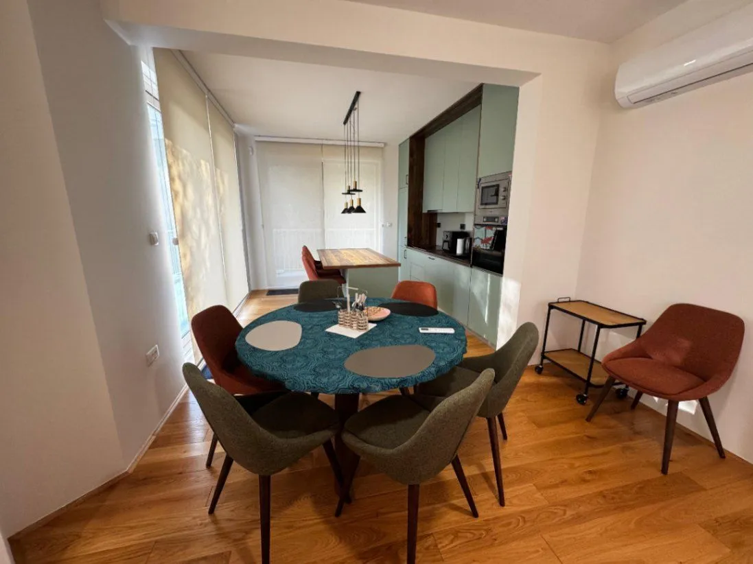Izdavanje, kuća, 300m², Pržno, Budva