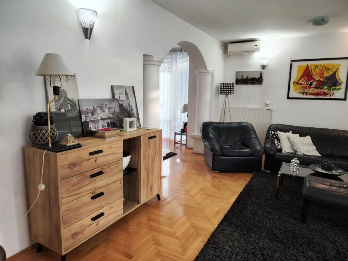 Izdavanje, trosoban stan, 90m², Centar, Niš