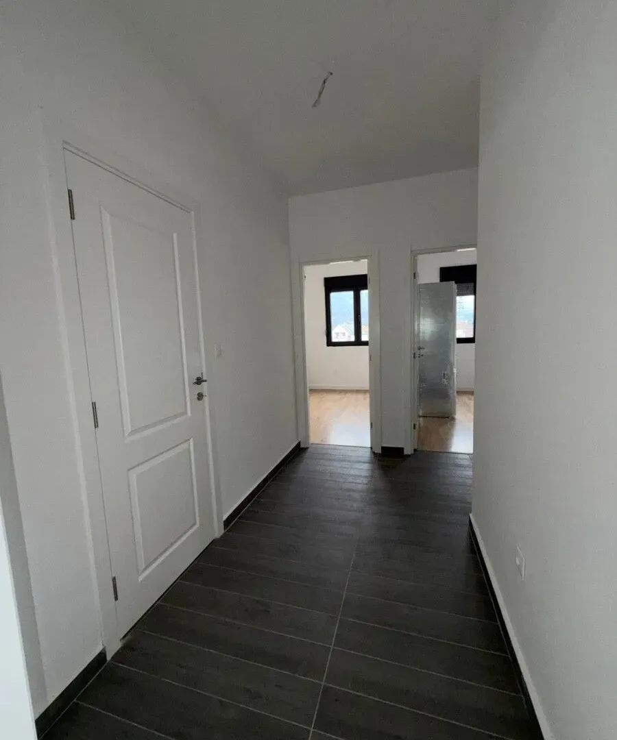 Prodaja, trosoban stan, 90m², Zagorič, Podgorica