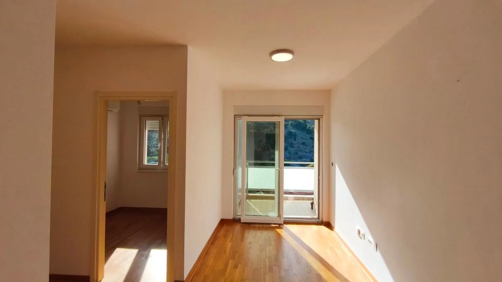 Izdavanje, jednosoban stan, 35m², City Kej, Podgorica