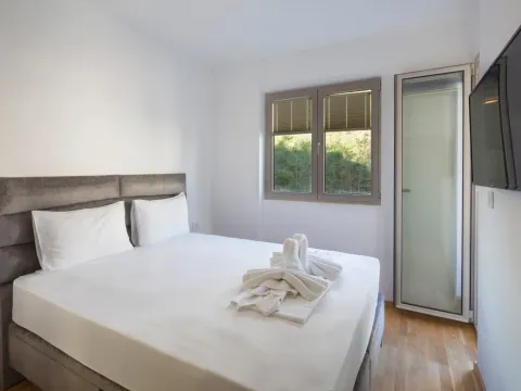 Sale, two bedroom apartment, 55m², Bečići, Budva - image 3