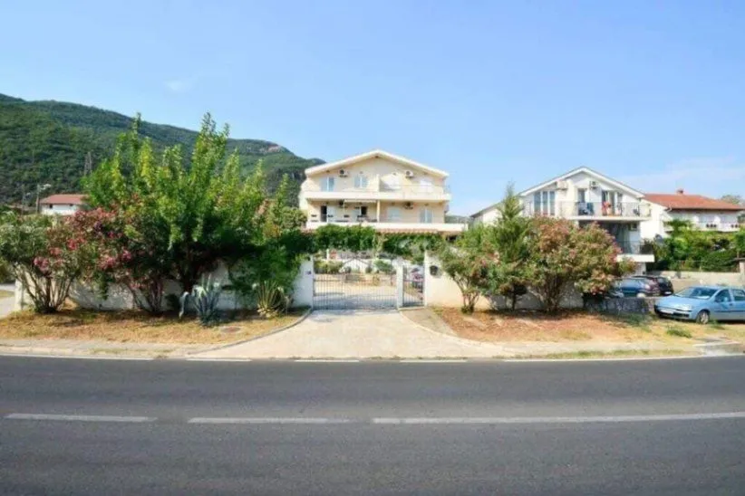 Prodaja, dvosoban stan, 72m², Đenovići, Herceg Novi