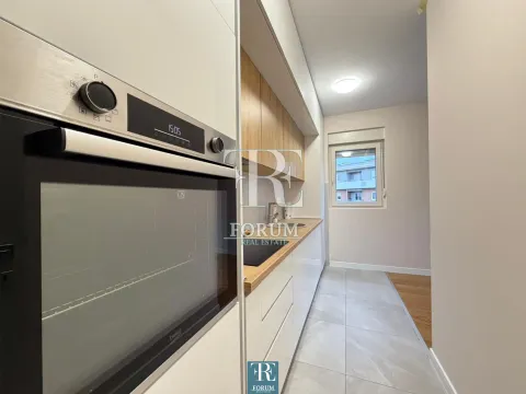 Izdavanje, trosoban stan, 97m², Central Point, Podgorica - image 4