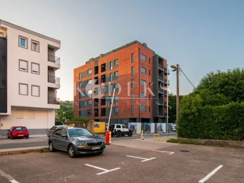 Rent, four bedroom apartment, 221m², Vezirov Most, Podgorica - image 24