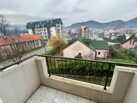 Rent, one bedroom apartment, 40m², Centar, Cetinje - image 2