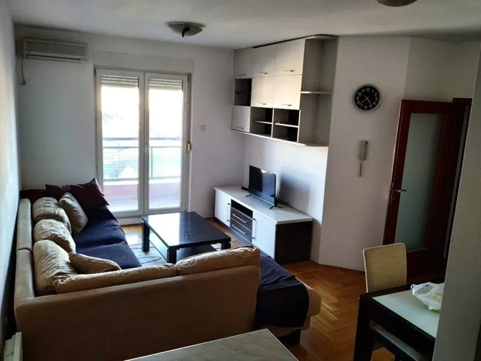 Izdavanje, jednosoban stan, 45m², Zabjelo, Podgorica