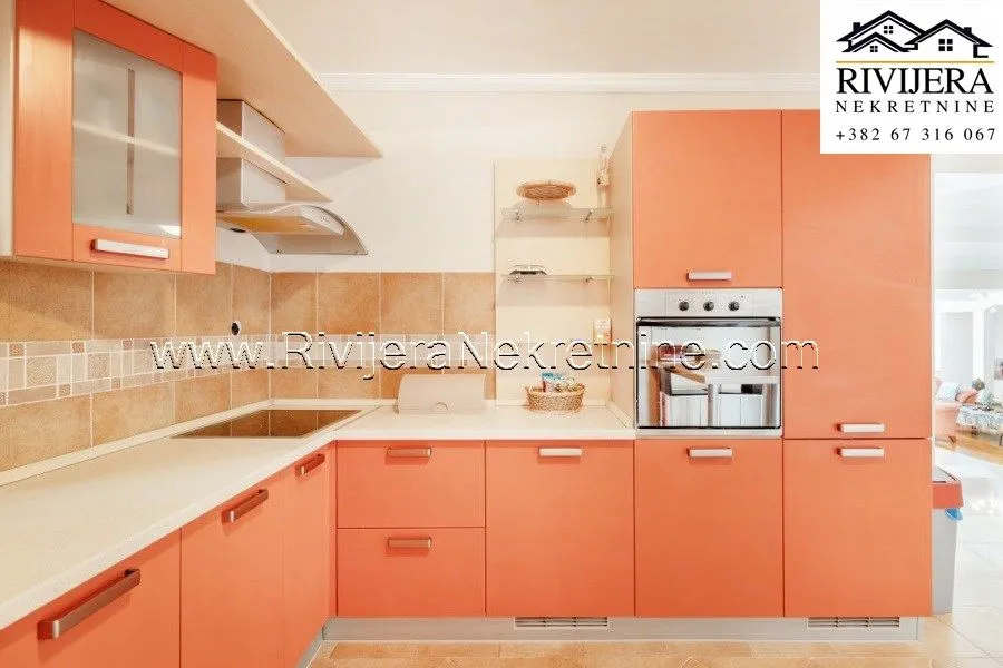 Prodaja, trosoban stan, 244m², Centar, Herceg Novi