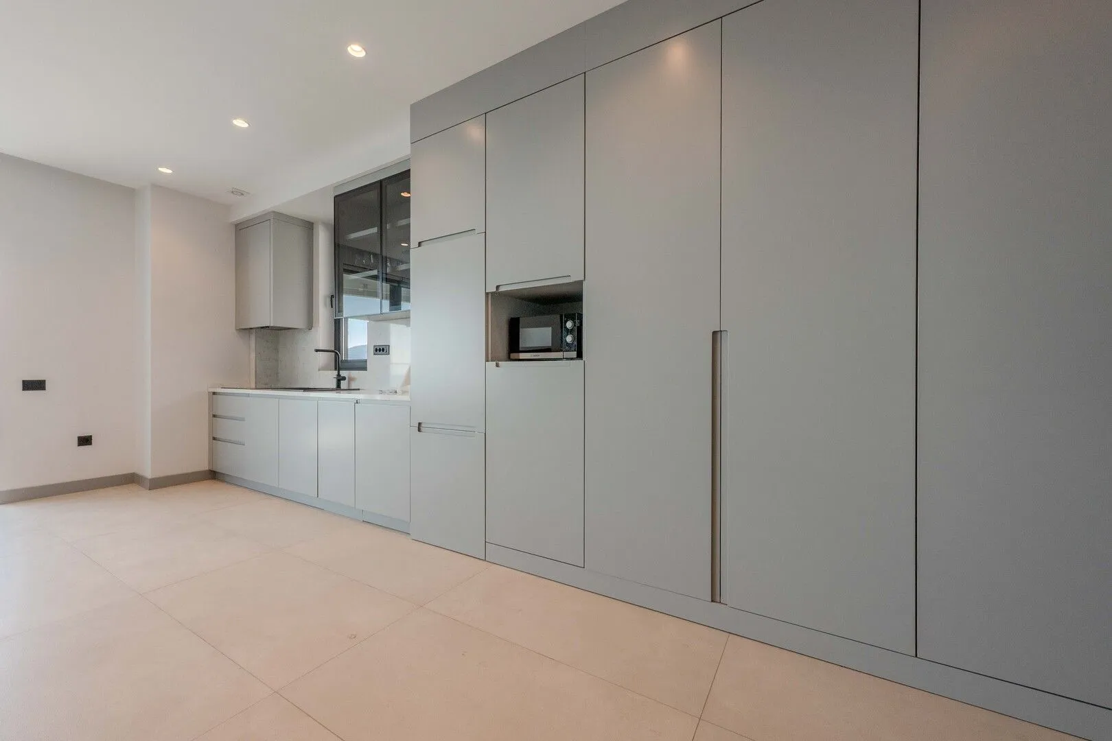 Prodaja, dvosoban stan, 145m², Bečići, Budva