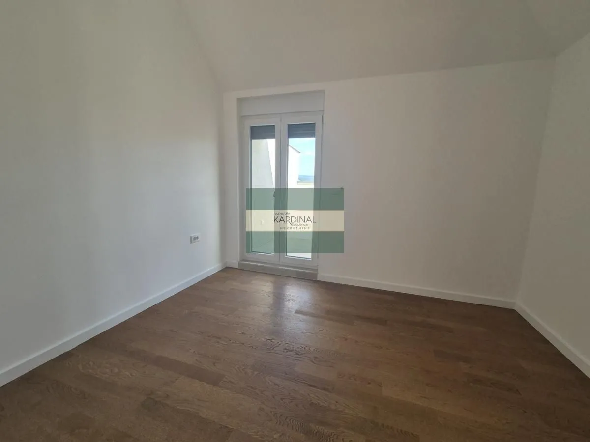 Prodaja, trosoban stan, 79m², Erdoglija, Kragujevac