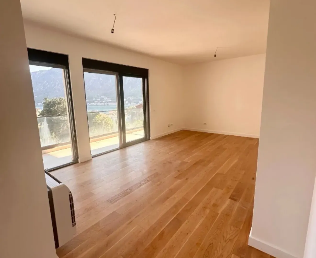 Sale, two bedroom apartment, 72m², Dobrota, Kotor