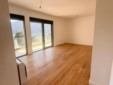 Sale, two bedroom apartment, 72m², Dobrota, Kotor - image 2