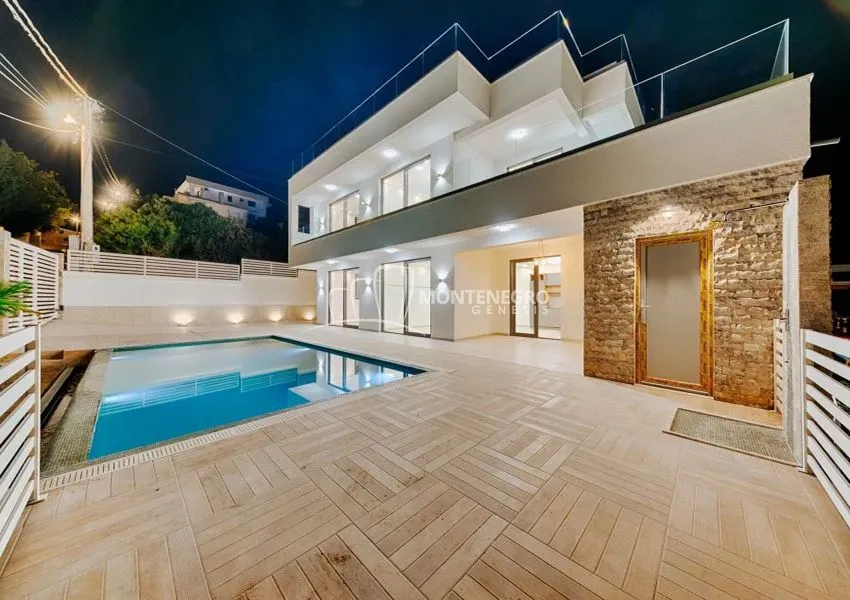 Sale, house, 365m², Centar, Bar
