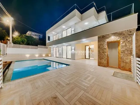Prodaja, kuća, 365m², Centar, Bar - image 2