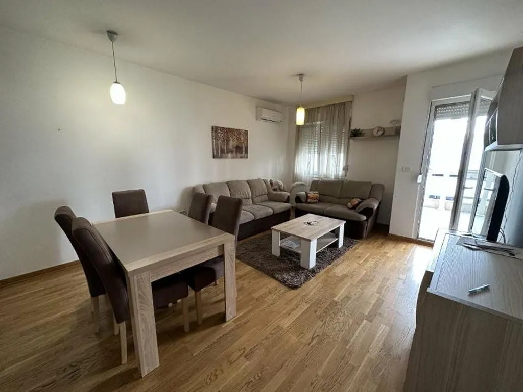 Izdavanje, dvosoban stan, 80m², City Kvart, Podgorica