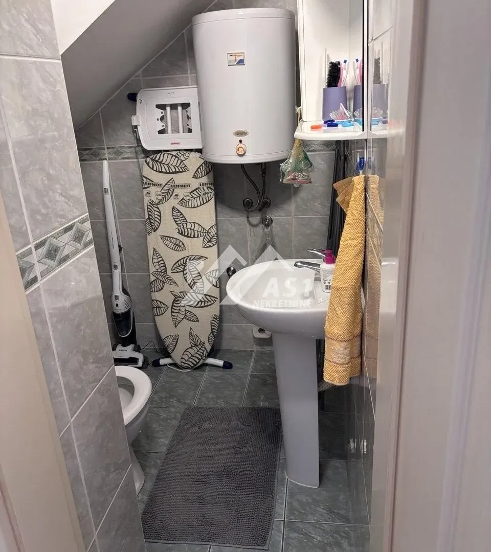 Prodaja, četvorosoban stan, 48m², Adamovićevo Naselje, Novi Sad Sve Podlokacije