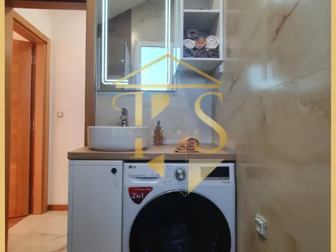 Izdavanje, trosoban stan, 150m², Kalimanj, Tivat - image 9