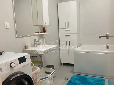 Izdavanje, dvosoban stan, 80m², Centar, Bar - image 8
