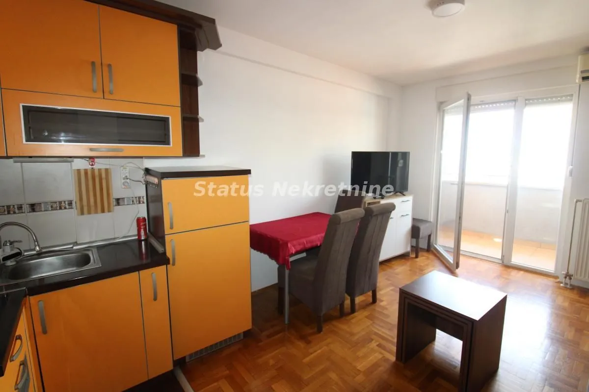 Izdavanje, garsonjera, 28m², Grbavica, Novi Sad Sve Podlokacije