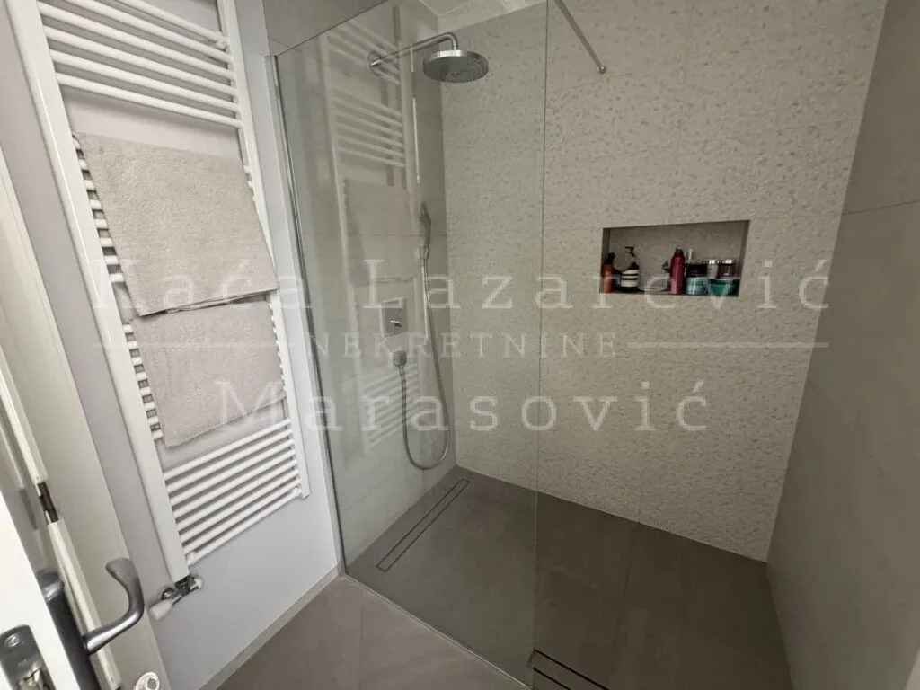 Sale, house, 275m², Crveni Krst, Beograd