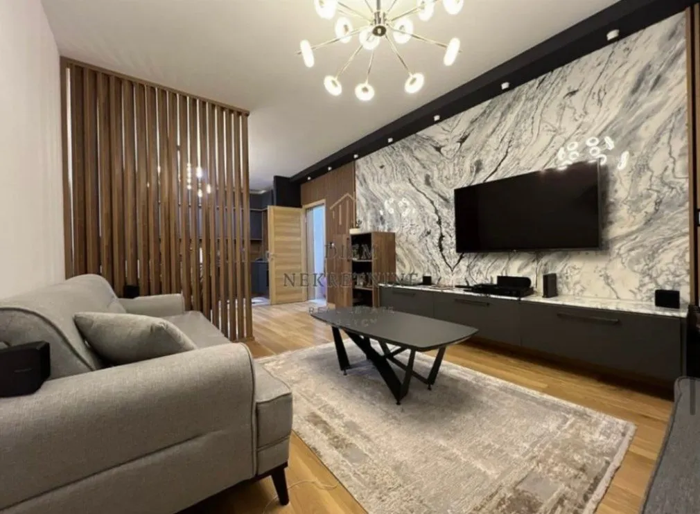 Izdavanje, dvosoban stan, 950m², New City, Podgorica