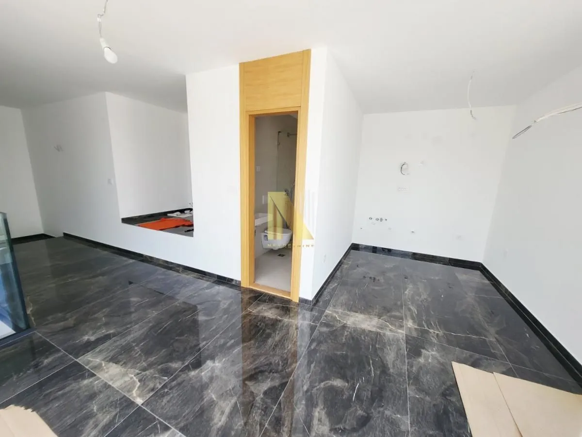 Prodaja, četvorosoban stan, 121m², Podbara, Novi Sad Sve Podlokacije