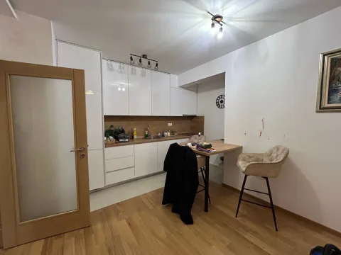 Izdavanje, jednosoban stan, 48m², City Kvart, Podgorica - image 1