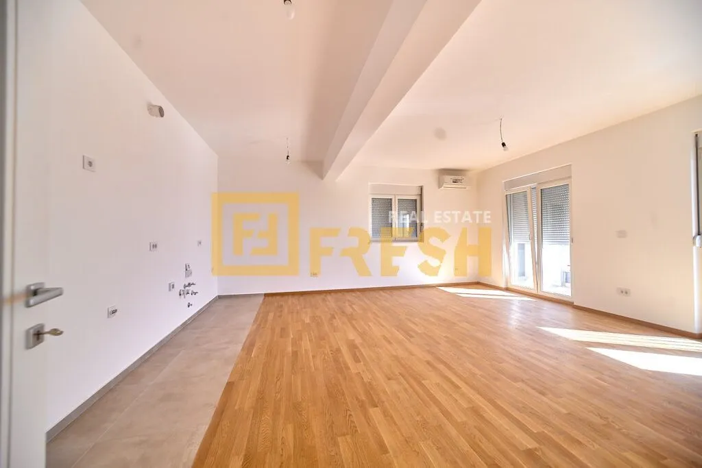 Prodaja, trosoban stan, 104m², Stari Aerodrom, Podgorica