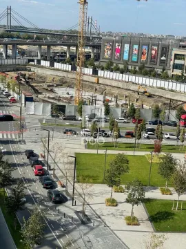 Pogled sa prozora na okolne ulice, park i gradilište. - image 10