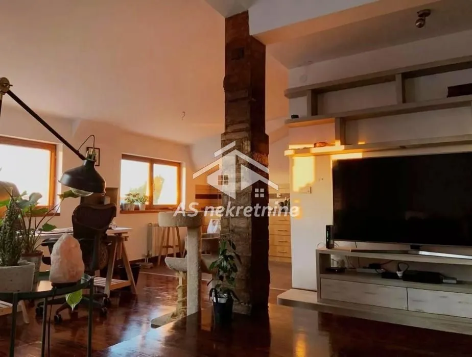 Izdavanje, trosoban stan, 87m², Čubura, Beograd