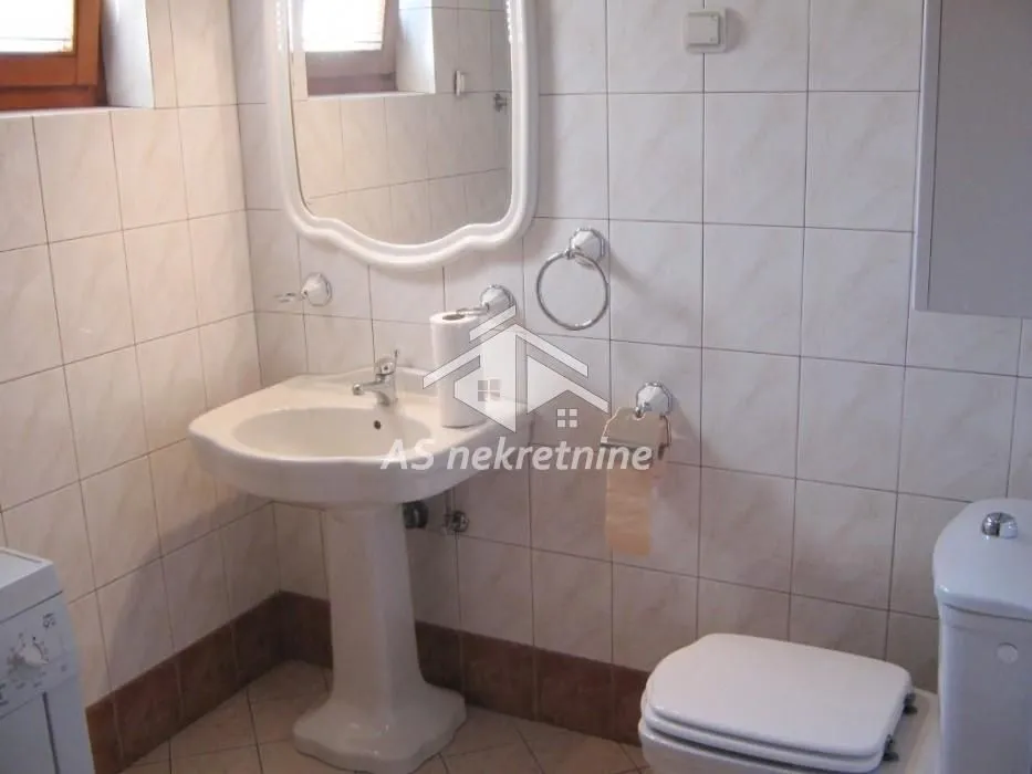 Izdavanje, stan, 200m², Savski Venac, Beograd