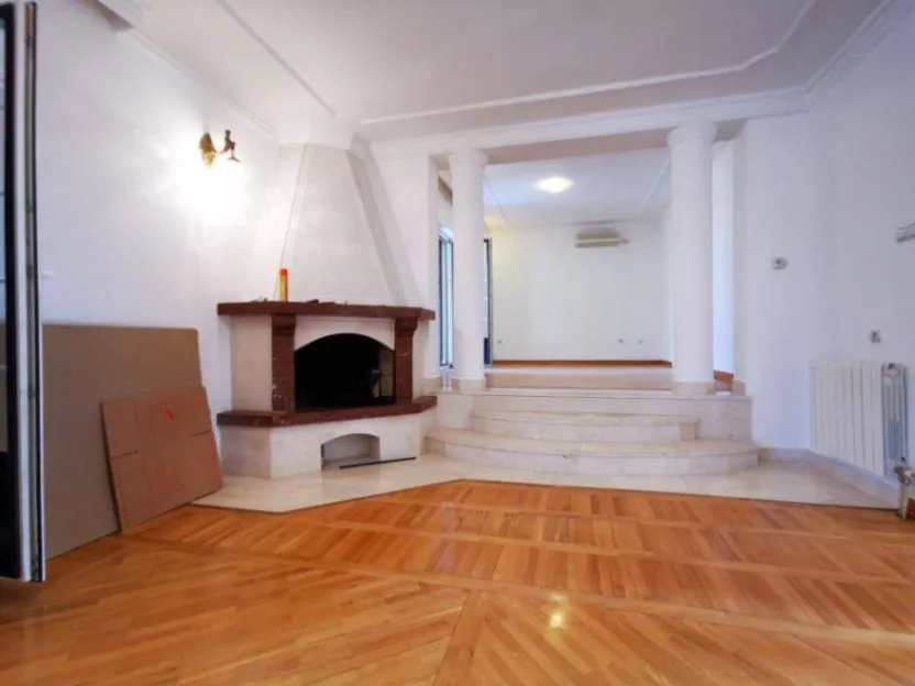 Prodaja, kuća, 320m², Tološi, Podgorica