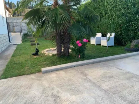 Izdavanje, kuća, 250m², Zagorič, Podgorica - image 13