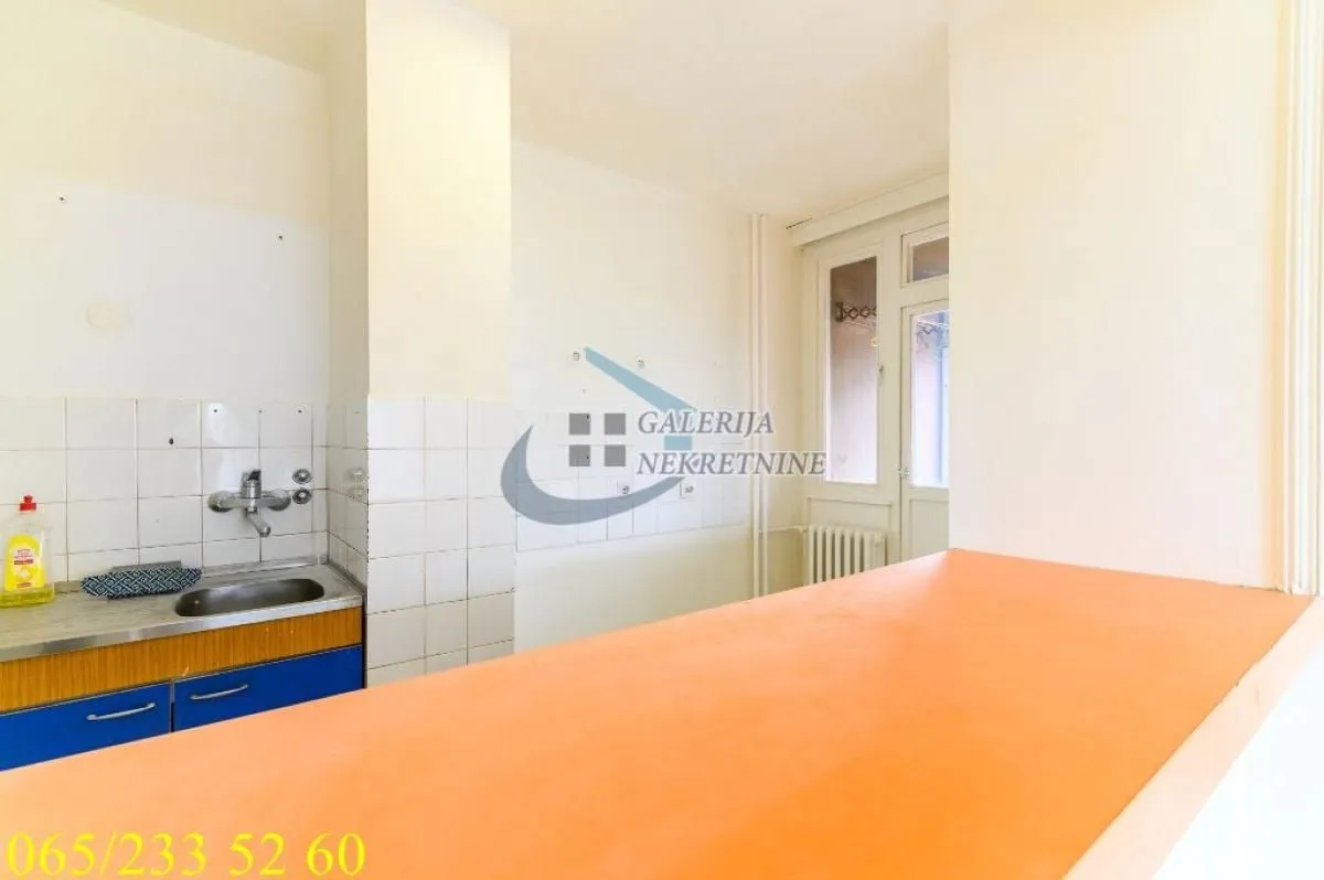 Prodaja, trosoban stan, 77m², Banjica, Voždovac Sve Podlokacije