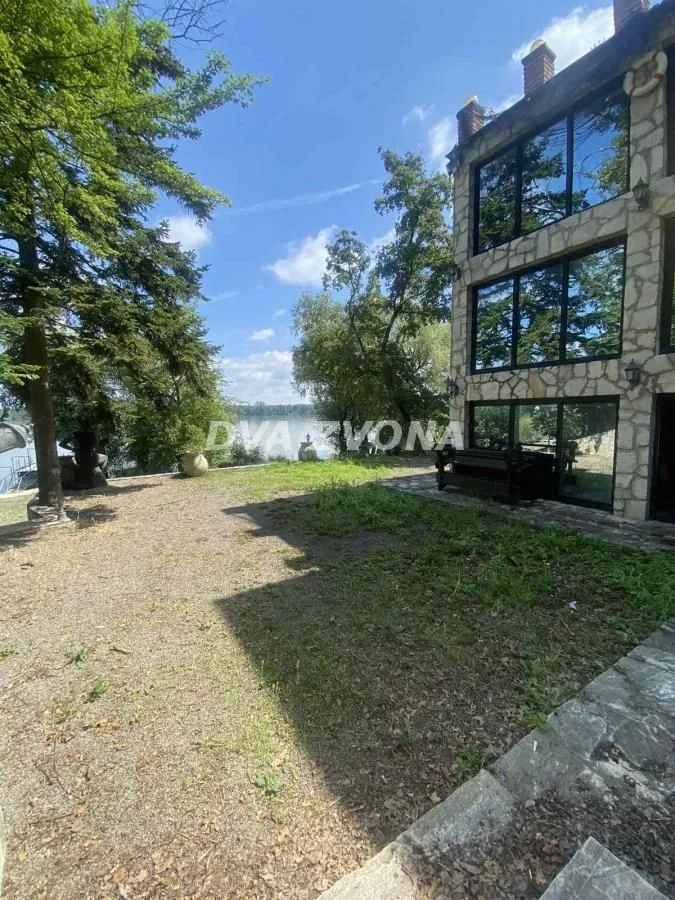 Prodaja, ugostiteljski objekat, 280m², Čortanovci, Inđija
