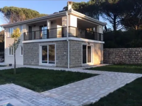 Izdavanje, kuća, 200m², Kotor, Crna Gora - image 11