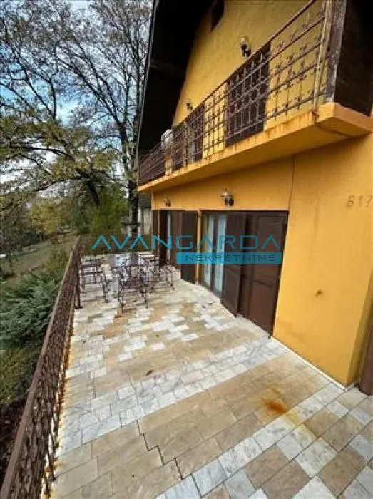 Izdavanje, stan, 250m², Sopot, Beograd