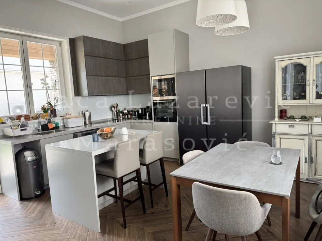 Sale, house, 275m², Crveni Krst, Beograd