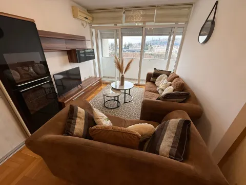 Izdavanje, trosoban stan, 43m², City Kvart, Podgorica - image 1