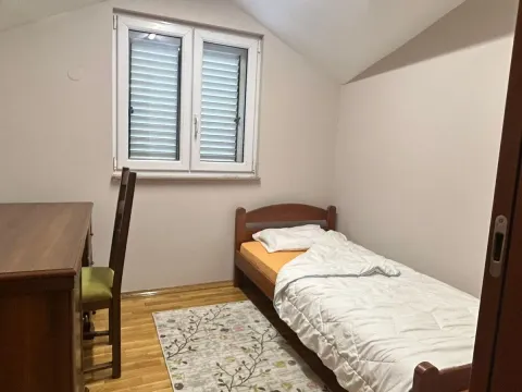 Izdavanje, kuća, 220m², Konik, Podgorica - image 17