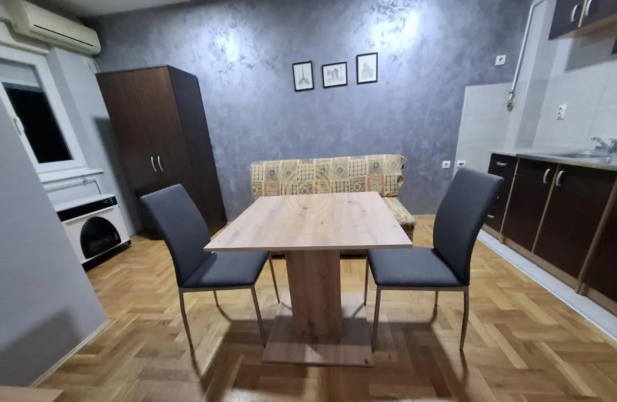 Izdavanje, garsonjera, 30m², Centar, Kragujevac