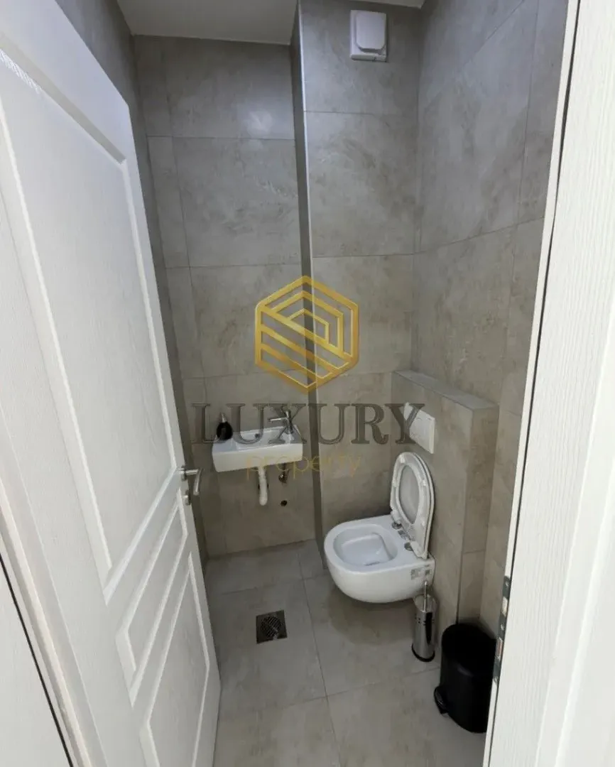 Izdavanje, poslovni prostor, 57m², 1 maj, Podgorica