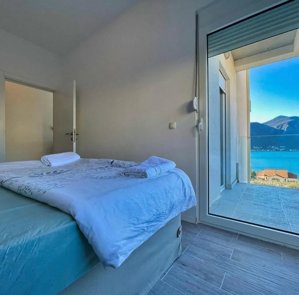 Prodaja, jednosoban stan, 46m², Dobrota, Kotor