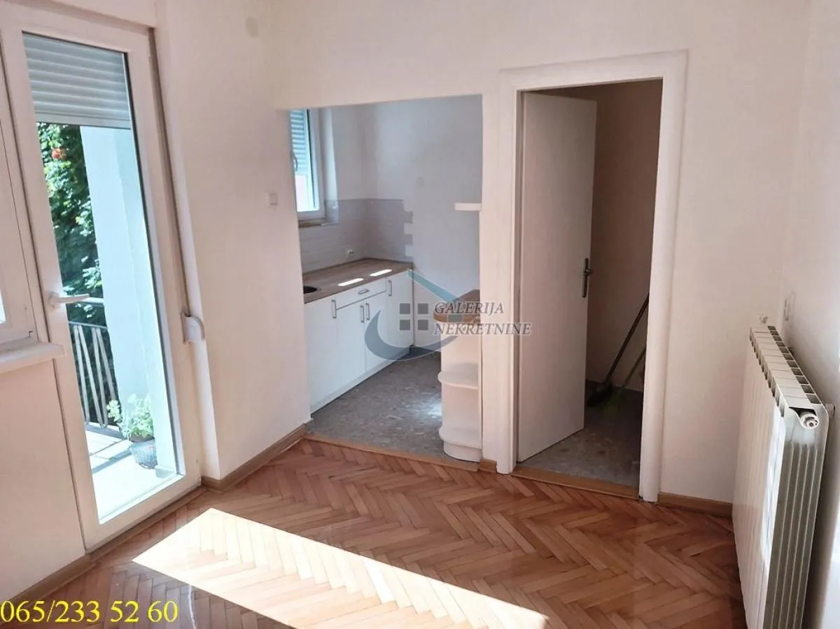 Rent, four bedroom apartment, 88m², Stari Grad, Beograd