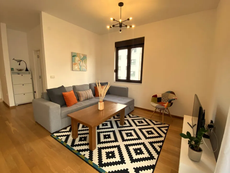 Izdavanje, jednosoban stan, 54m², Centar, Budva