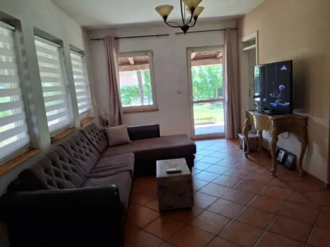 Izdavanje, kuća, 120m², Tološi, Podgorica - image 2