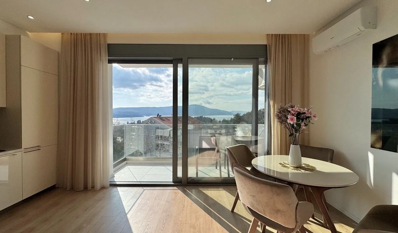 Prodaja, dvosoban stan, 76m², Tivat, Crna Gora