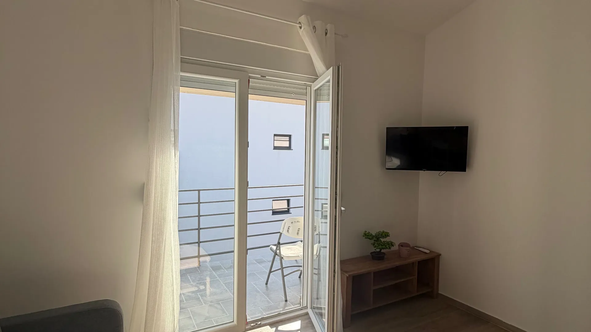 Izdavanje, jednosoban stan, 37m², Bonići, Tivat